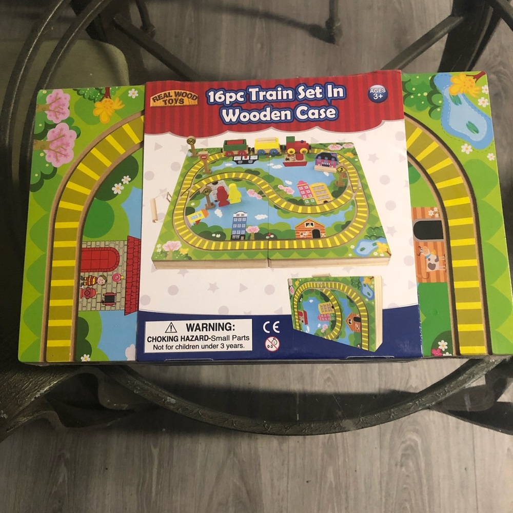 16 Pc Train Set In Wooden Case